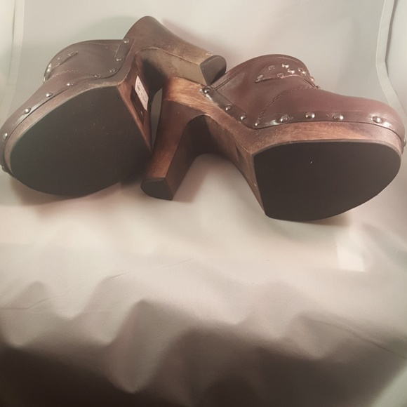 Shoes - Picture 6 of 6